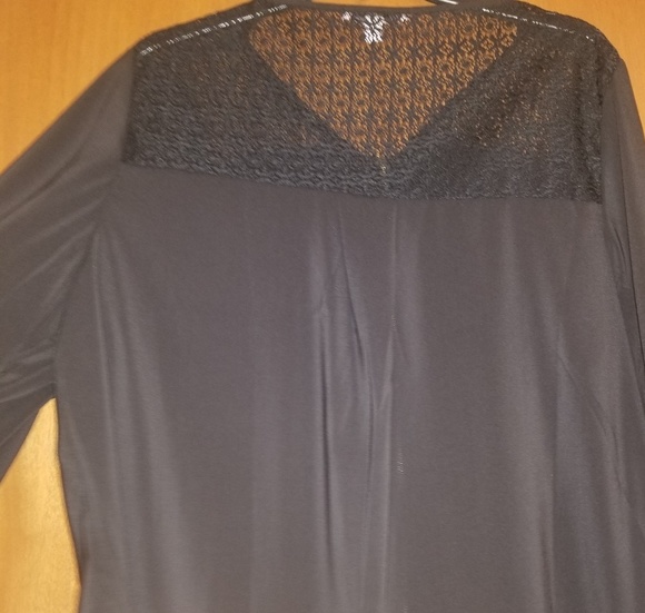 Sexy zippered top- perfect for date night - Picture 2 of 3